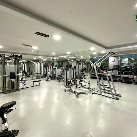 Ramada By Wyndham Istanbul Merter Exterior foto The gym at the hotel