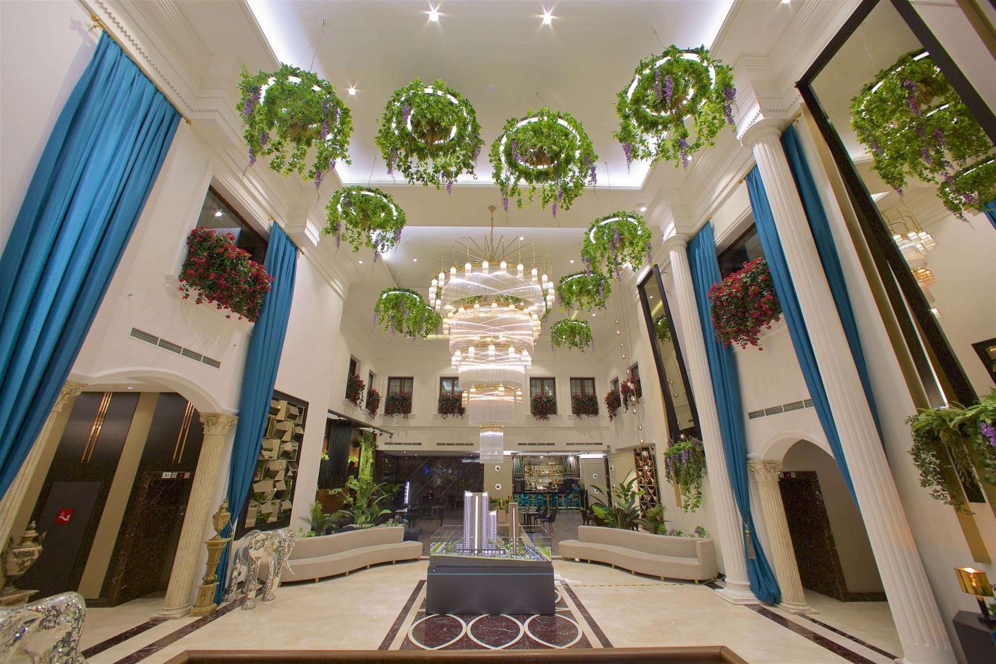 Ramada By Wyndham Istanbul Merter Exterior foto Lobby