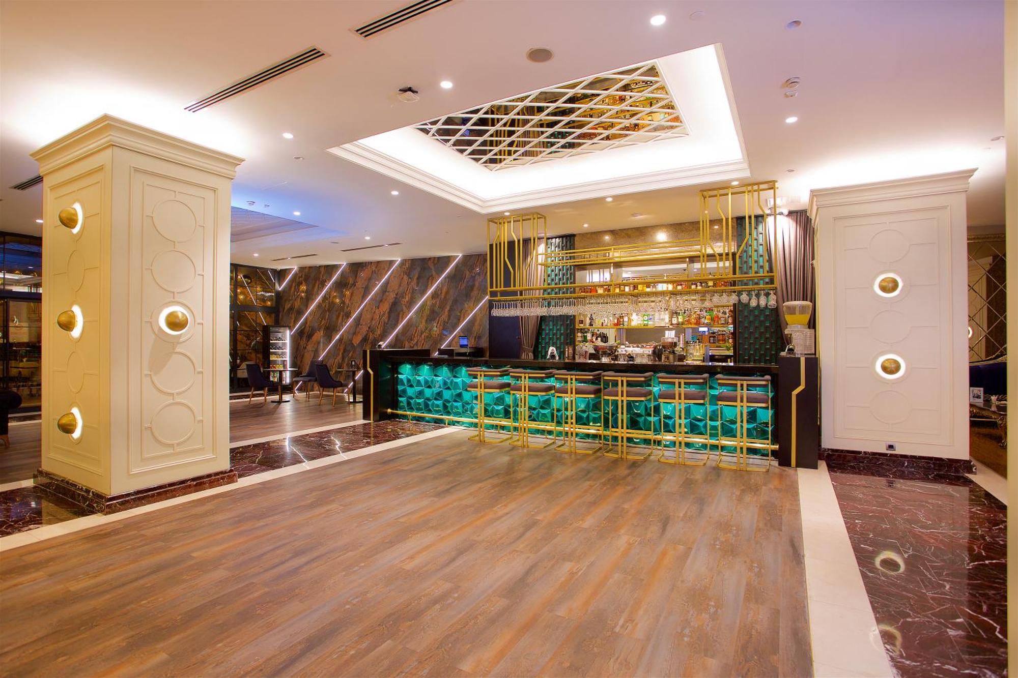 Ramada By Wyndham Istanbul Merter Exterior foto Lobby