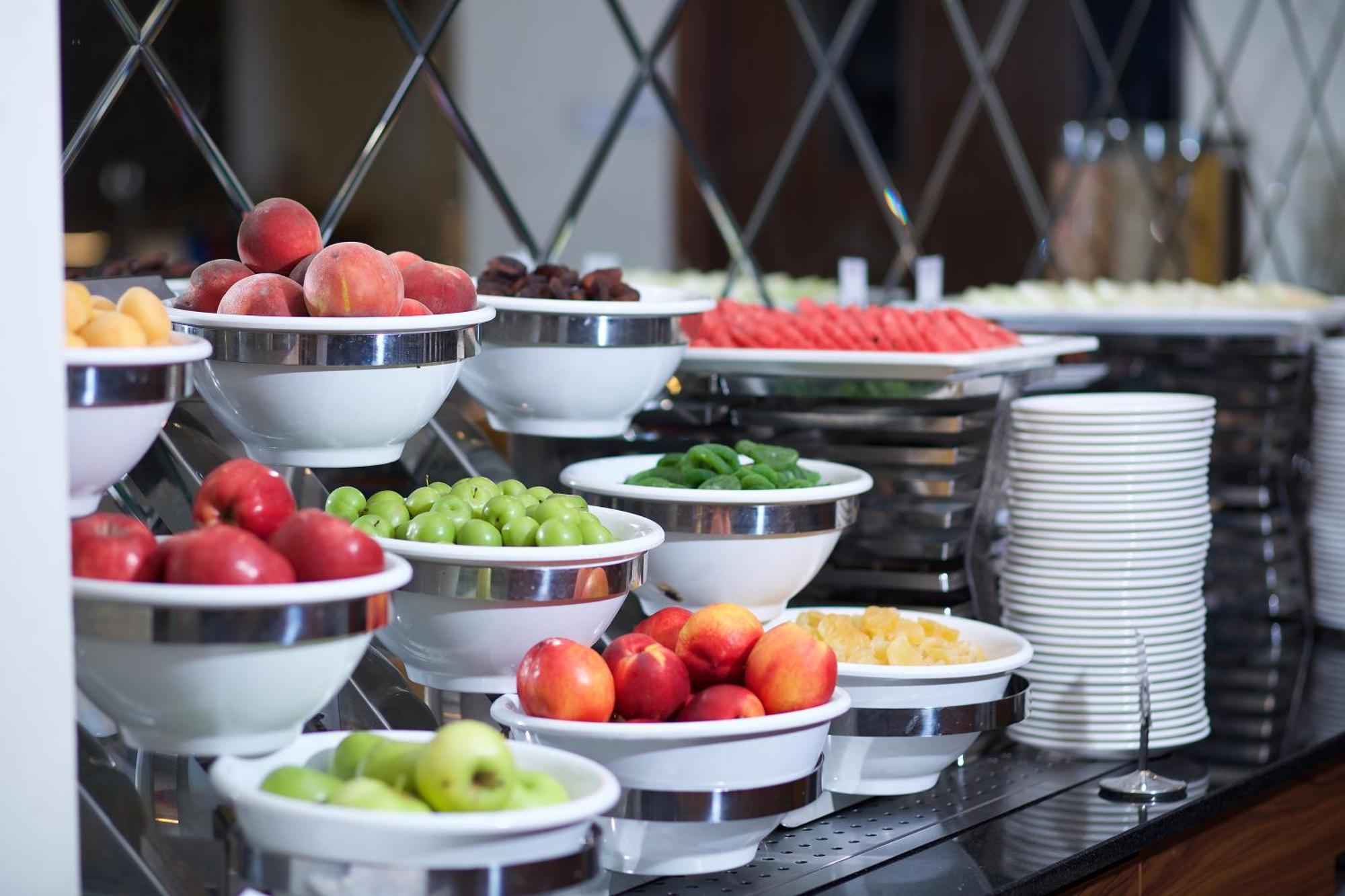 Ramada By Wyndham Istanbul Merter Exterior foto Fruit at a buffet